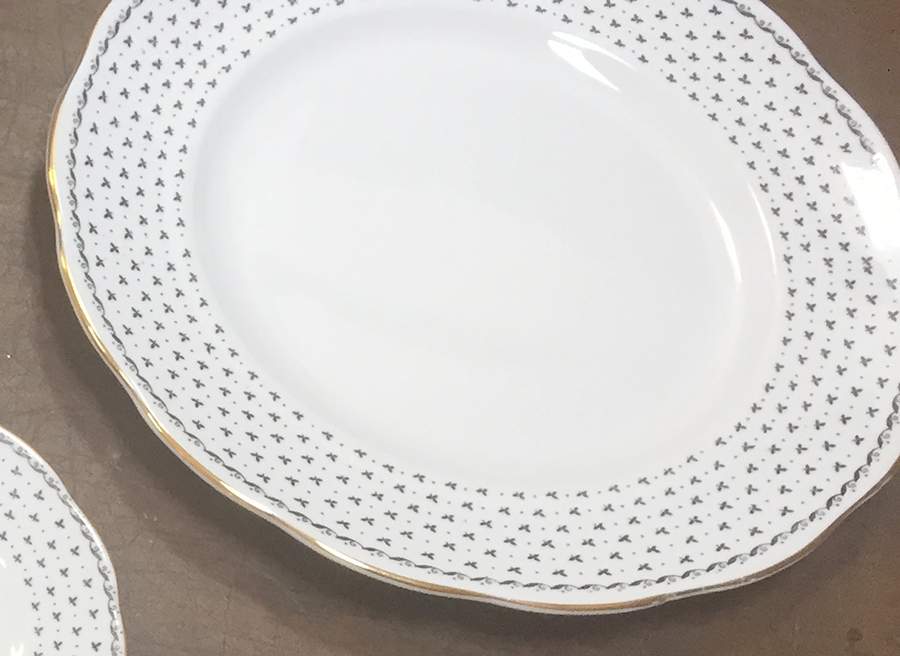 Georgia Dinner Plate by Queen Anne (England)-1