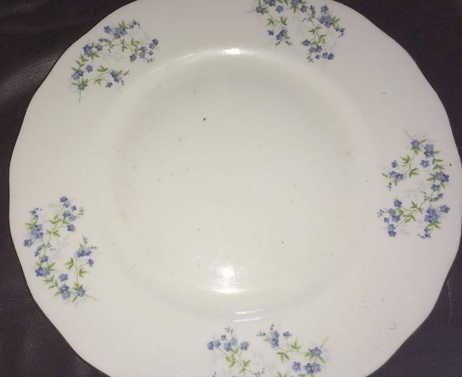 QUA79 Dinner Plate by Queen Anne (England)-1