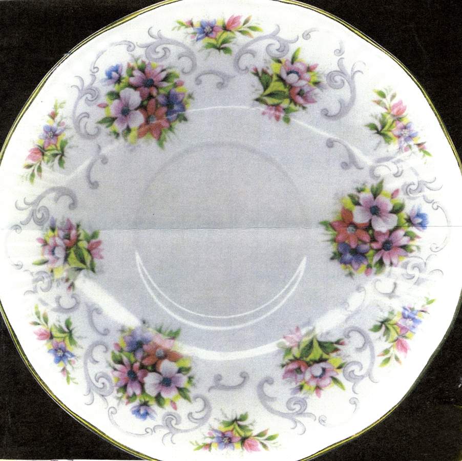 QUE28 Saucer by Queen's-1