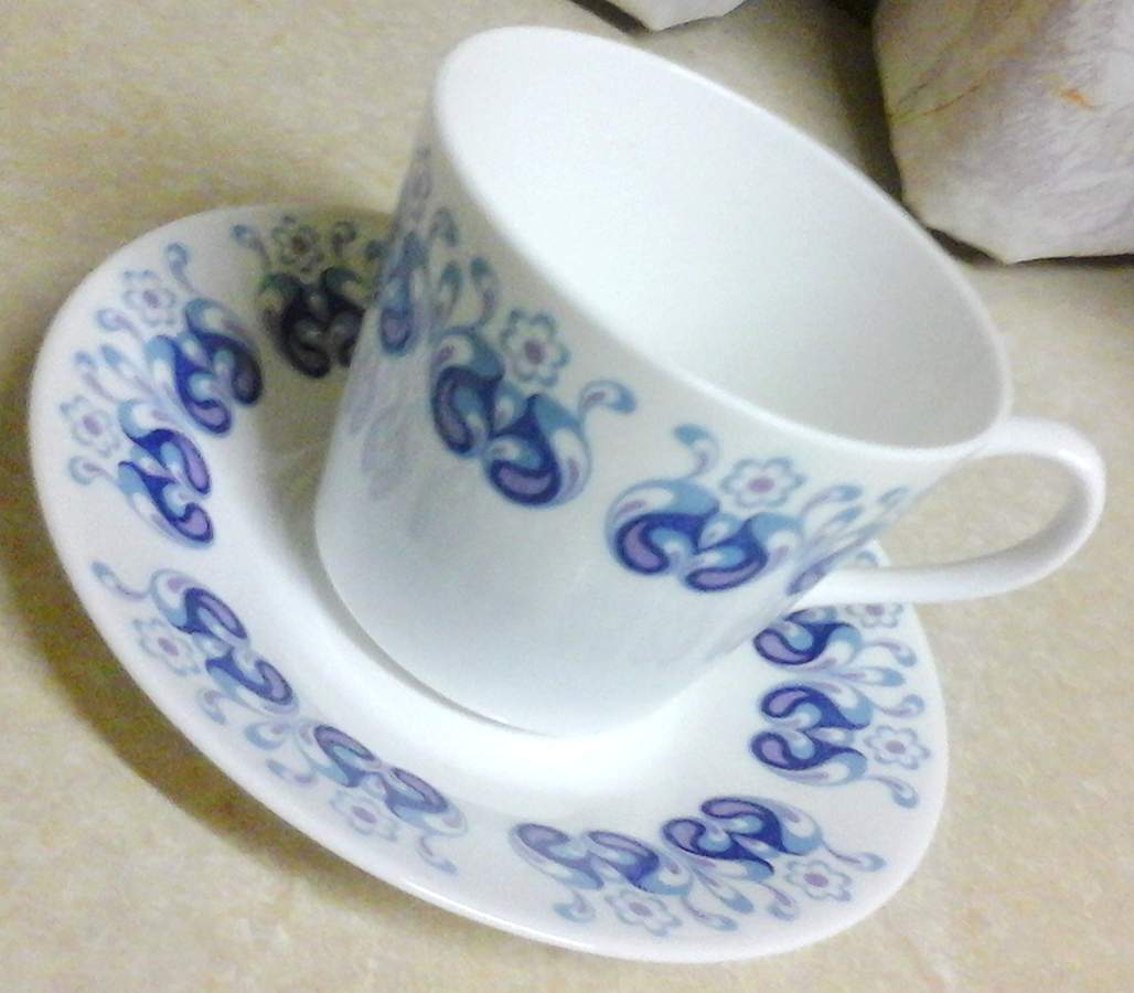 G969 Flat Cup & Saucer Set by Queen Anne (England)-1
