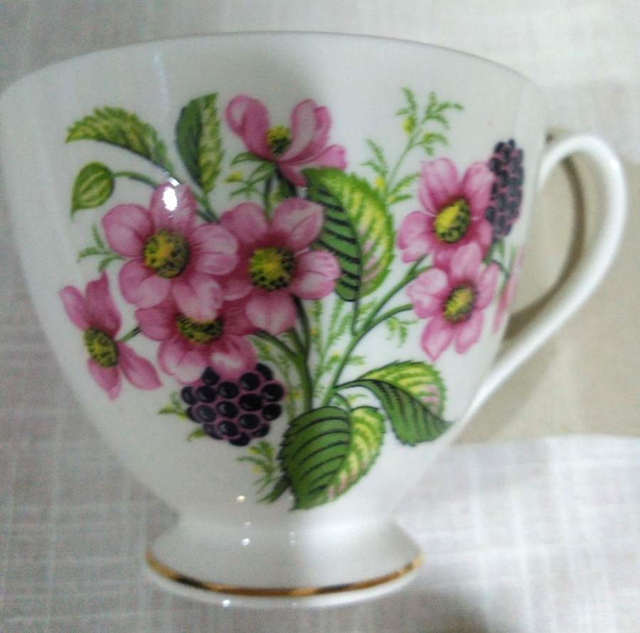 QUA80 Footed Cup by Queen Anne (England)-1