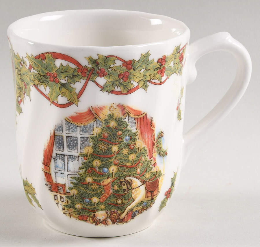 Christmas Morning Mug by Queen's-1