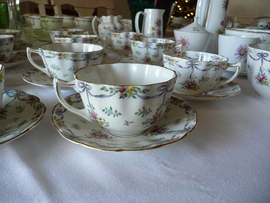 QUE29 Flat Cup & Saucer Set by Queen's-1