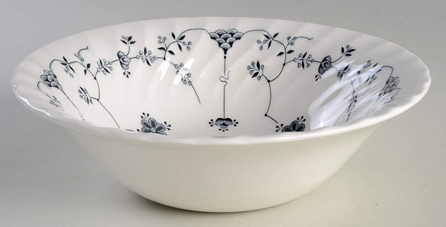 Finlandia Black 9" Salad Serving Bowl by Queen's-1