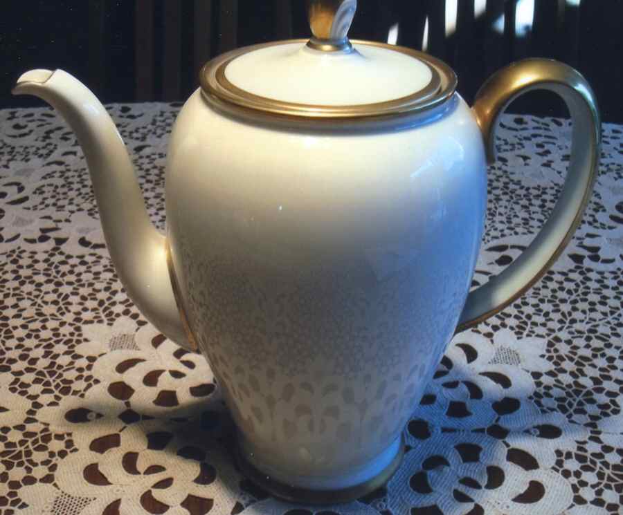 1473 (Aida, White) Coffee Pot & Lid by Rosenthal - Continental-1