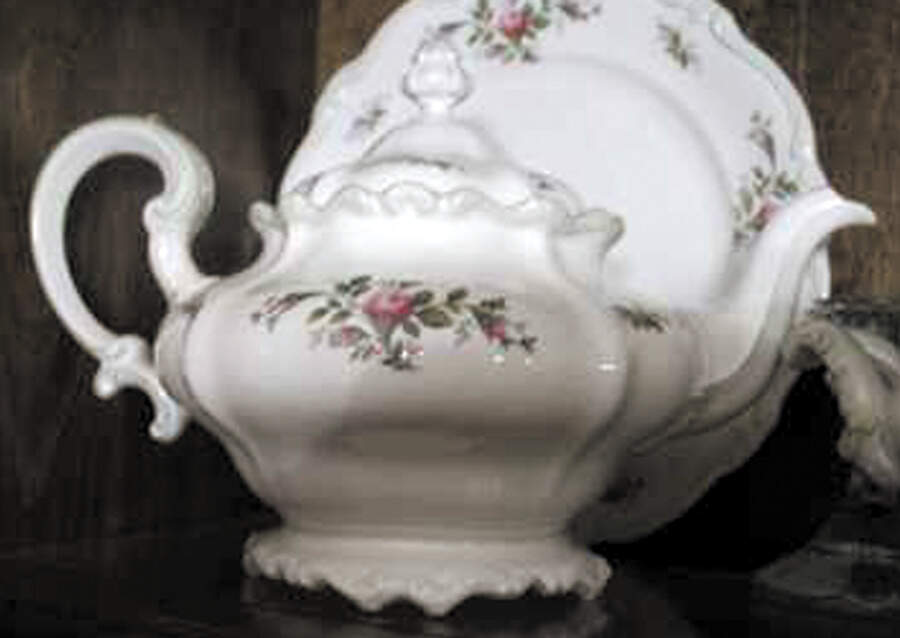 3580 (Pompadour) Teapot & Lid by Rosenthal - Continental-1