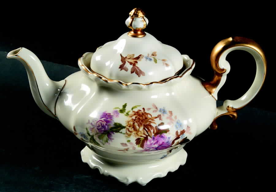 Daphne (Pompadour) Teapot & Lid by Rosenthal - Continental-1