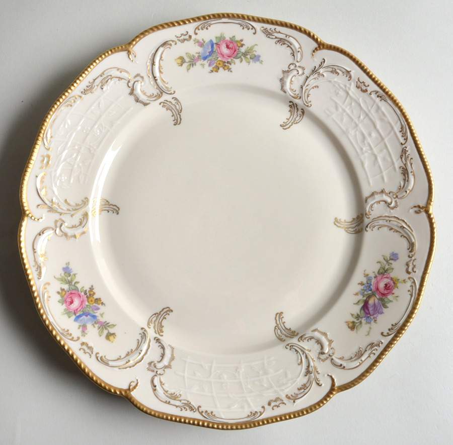 Diplomat (Center Gold) Dinner Plate by Rosenthal - Continental-1