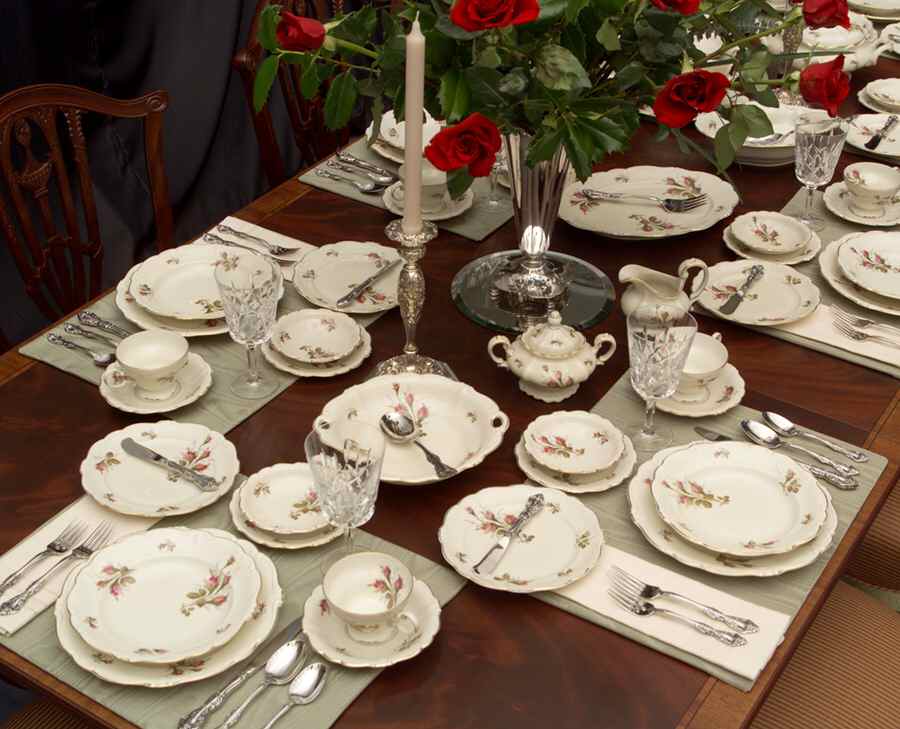 Moss Rose (Pompadour, Ivory Body, Off Center) 65 Piece Estate Set by Rosenthal - Continental-1