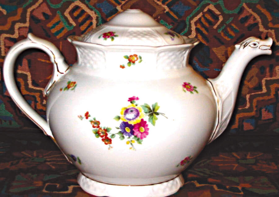R138 Teapot & Lid by Rosenthal - Continental-1