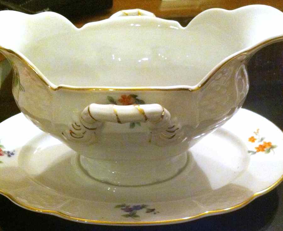 R138 Gravy Boat with Attached Underplate by Rosenthal - Continental-1
