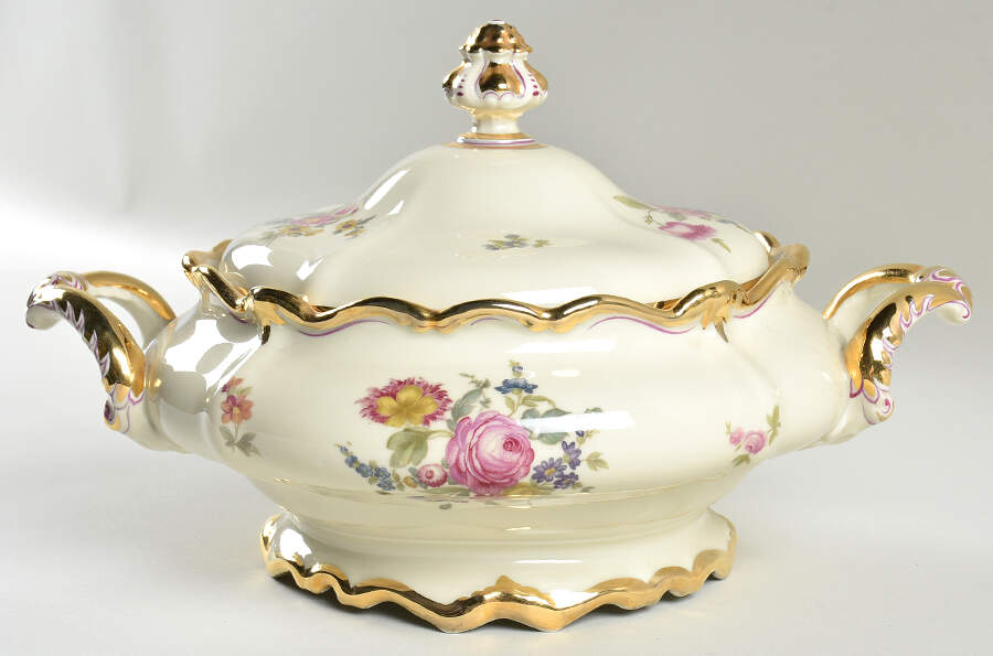 R14 (Pompadour Shape) Round Covered Vegetable by Rosenthal - Continental-1