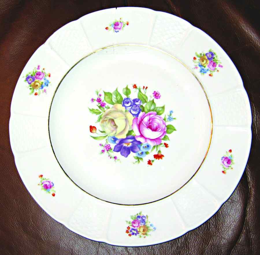 R239 Dinner Plate by Rosenthal - Continental-1