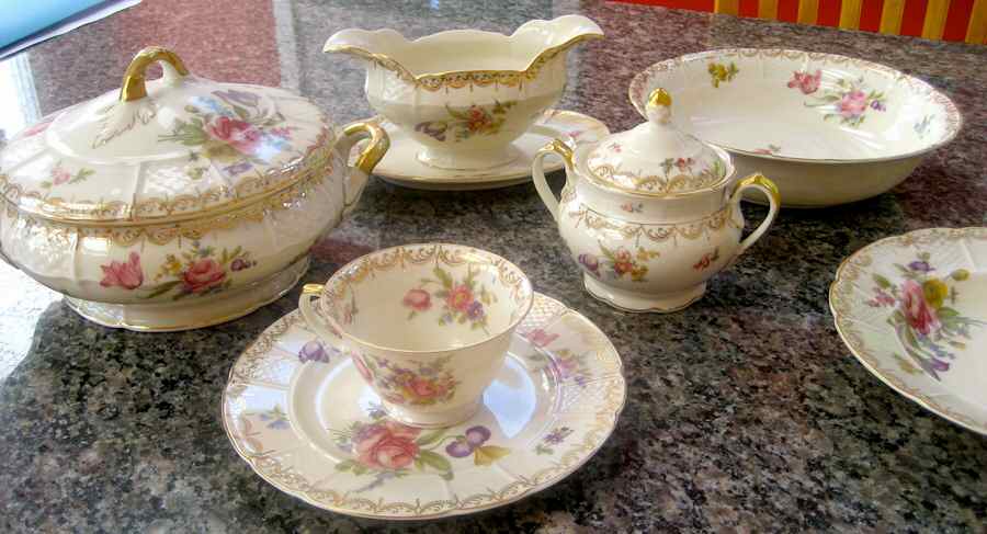 R337 Sugar Bowl & Lid by Rosenthal - Continental-1