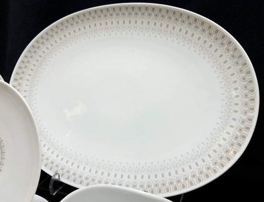 R452 13" Oval Serving Platter by Rosenthal - Continental-1