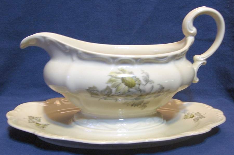 R86 Gravy Boat with Attached Underplate by Rosenthal - Continental-1