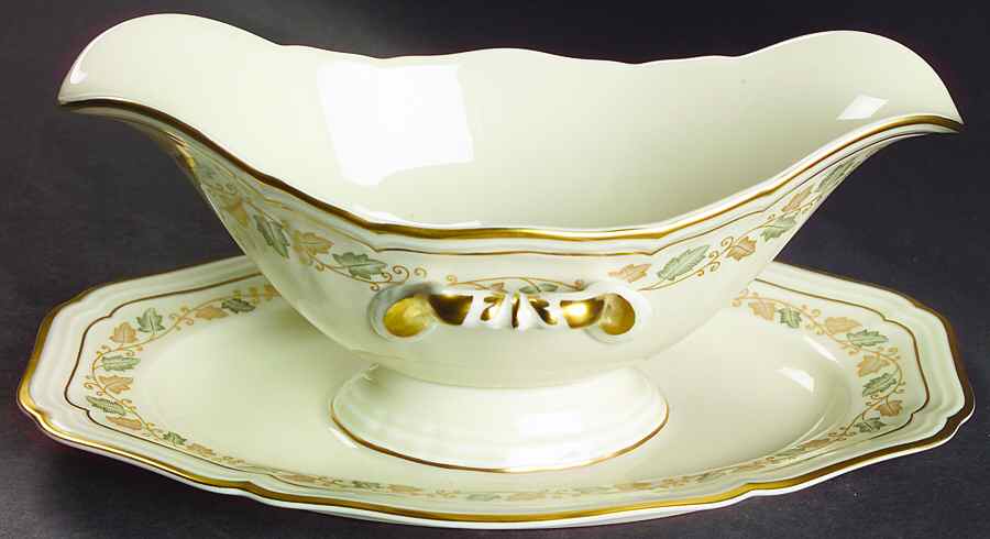 Roxanne (Scalloped) Gravy Boat with Attached Underplate by Rosenthal - Continental-1