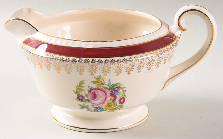 Cardinal Gravy Boat by Royal Ascot-1