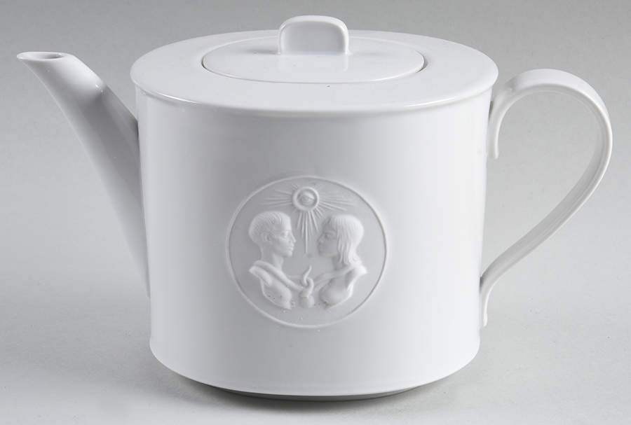 Arcadia Cream--White Mocha Pot & Lid by Royal Berlin-1