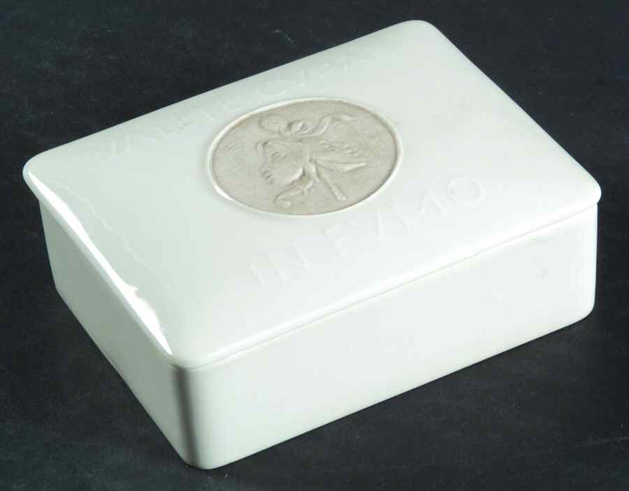 Arcadia Cream--White Cigarette Box & Lid by Royal Berlin-1