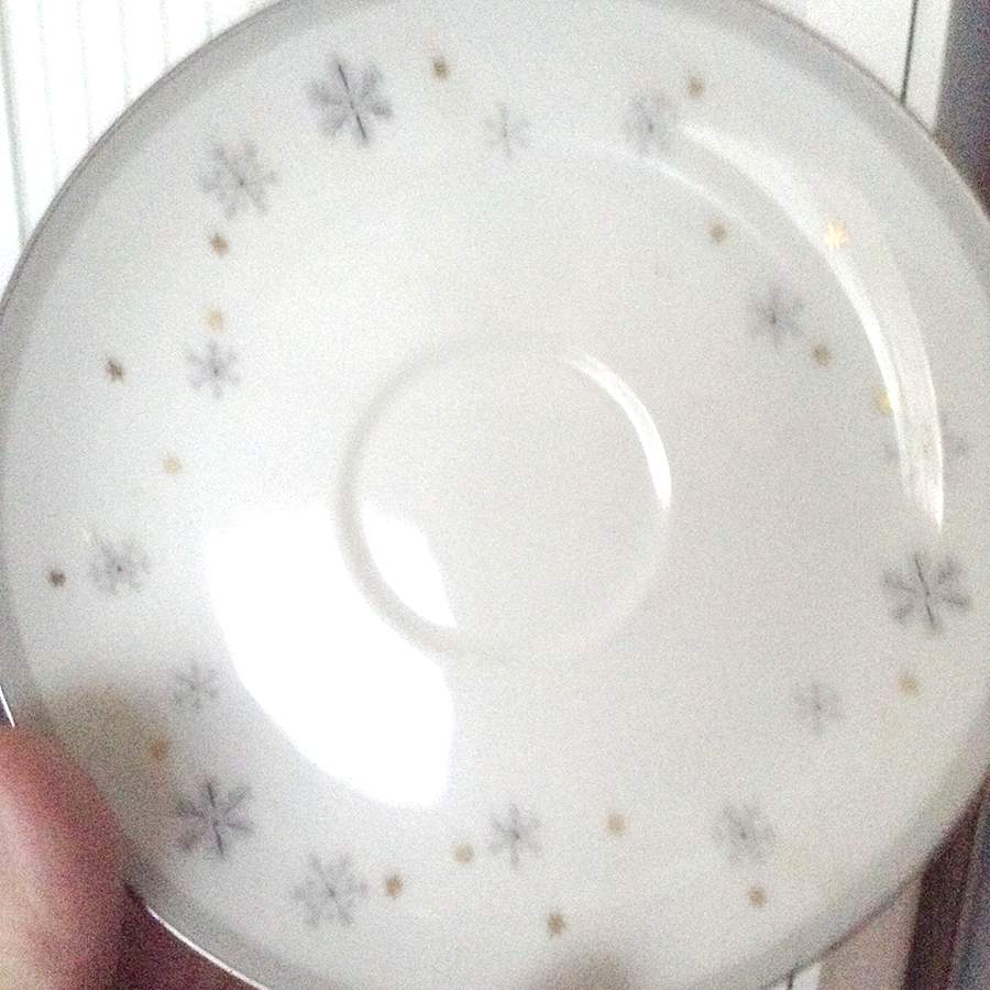 Snowflake Saucer by Roberts-1