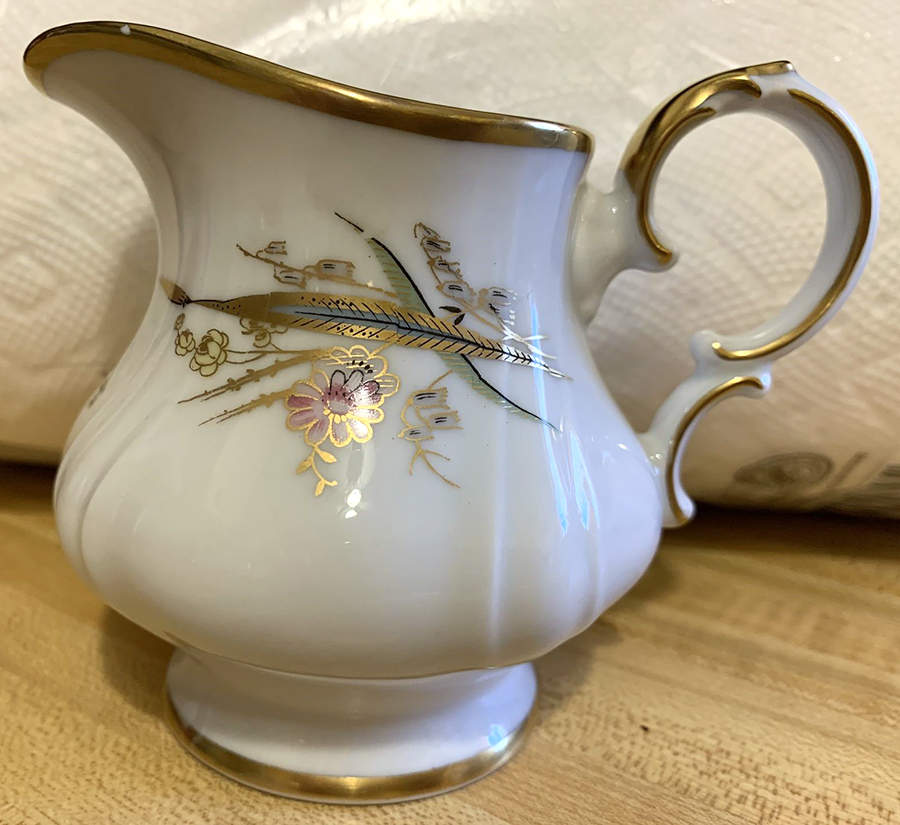 Sovereign Creamer by Royal Coburg-1