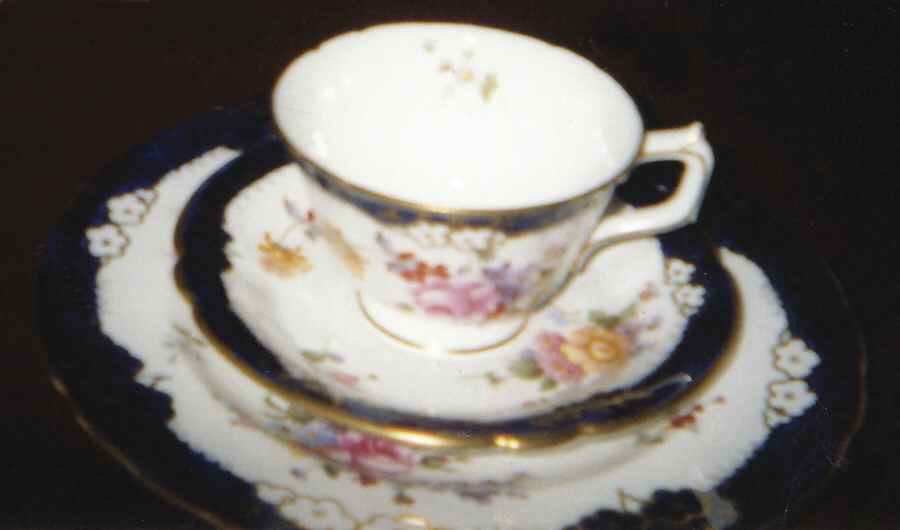 A979 Footed Cup & Saucer Set by Royal Crown Derby-1