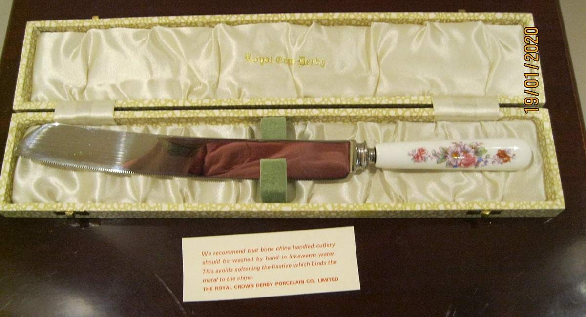 Derby Posies Wedding Cake Knife with Stainless Blade by Royal Crown Derby-1