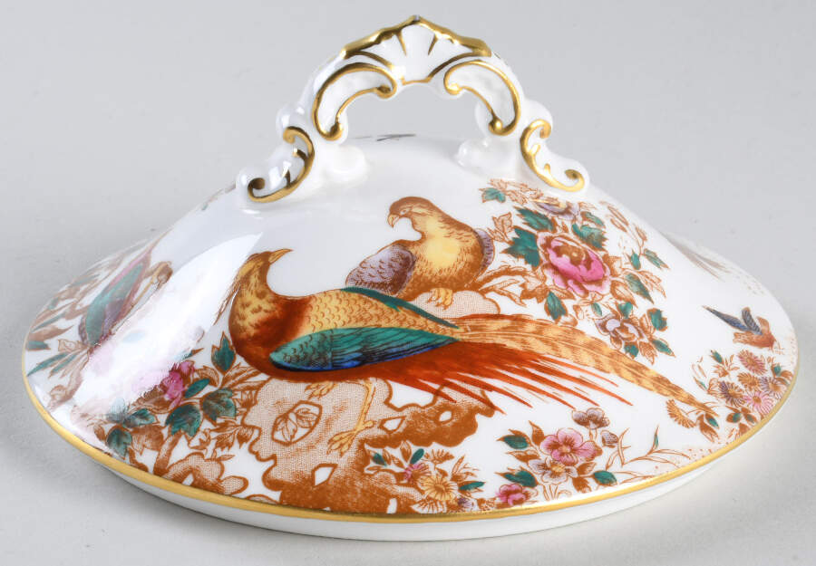 Olde Avesbury (Ely Chelsea Shape) Round Vegetable No Lid by Royal Crown Derby-1