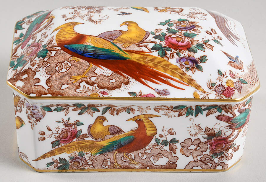 Olde Avesbury (Ely Chelsea Shape) Cigarette Box & Lid by Royal Crown Derby-1