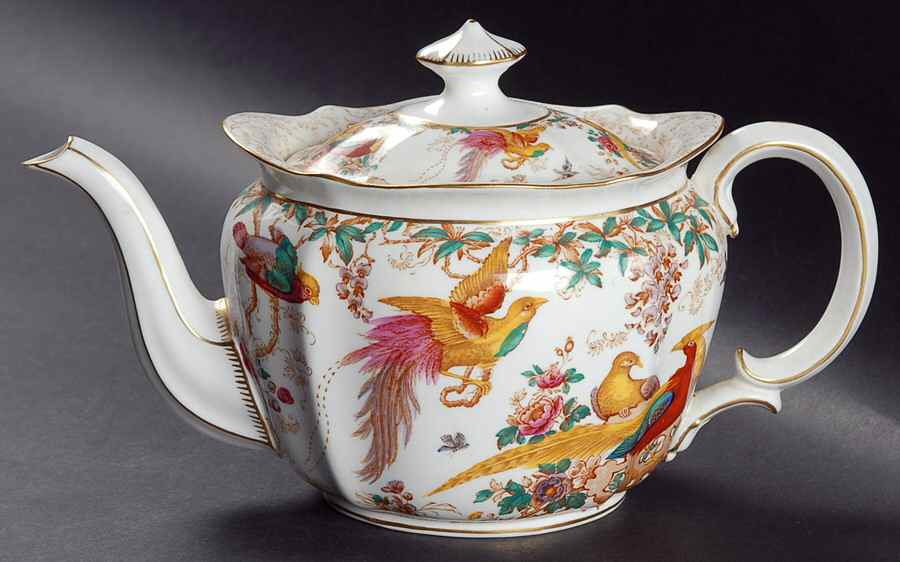 Olde Avesbury (Ely Chelsea Shape) Teapot & Lid by Royal Crown Derby-1