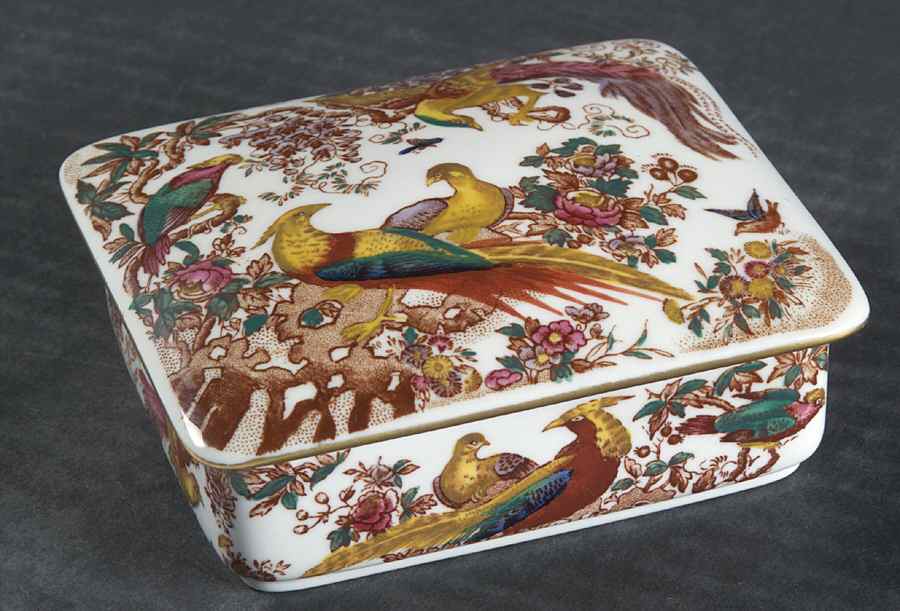 Olde Avesbury (Ely Chelsea Shape) Cigarette Box & Lid by Royal Crown Derby-1