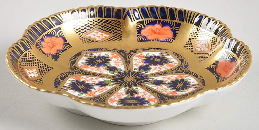 Old Imari Tudor Rose Tray by Royal Crown Derby-1