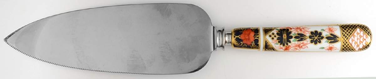 Old Imari Pie Server with Stainless Blade by Royal Crown Derby-1
