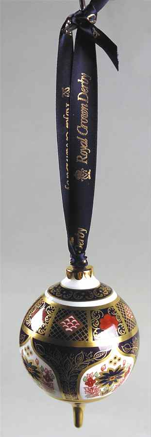 Old Imari Round Ornament by Royal Crown Derby-1