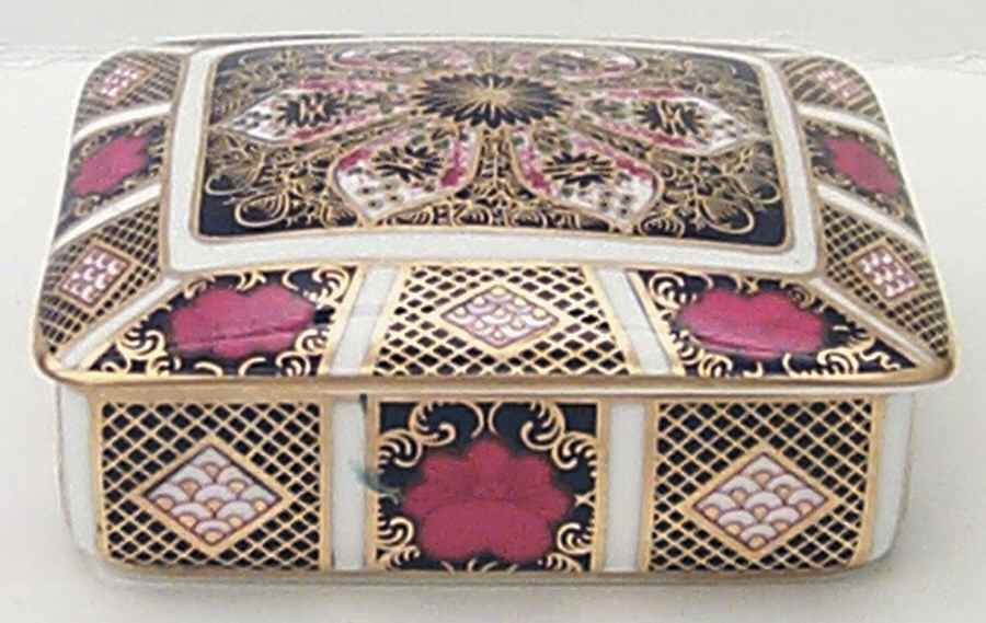 Old Imari Cigarette Box & Lid by Royal Crown Derby-1