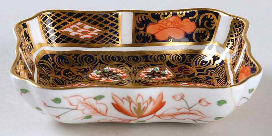 Old Imari 1800 Tray by Royal Crown Derby-1