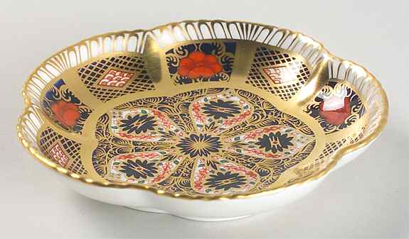 Old Imari Tudor Rose Tray by Royal Crown Derby-1