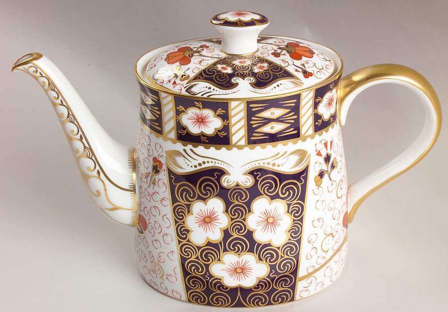 Traditional Imari Teapot & Lid by Royal Crown Derby-1