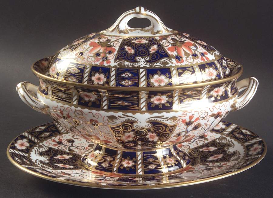 Traditional Imari Sauce Boat & Lid & Underplate by Royal Crown Derby-1