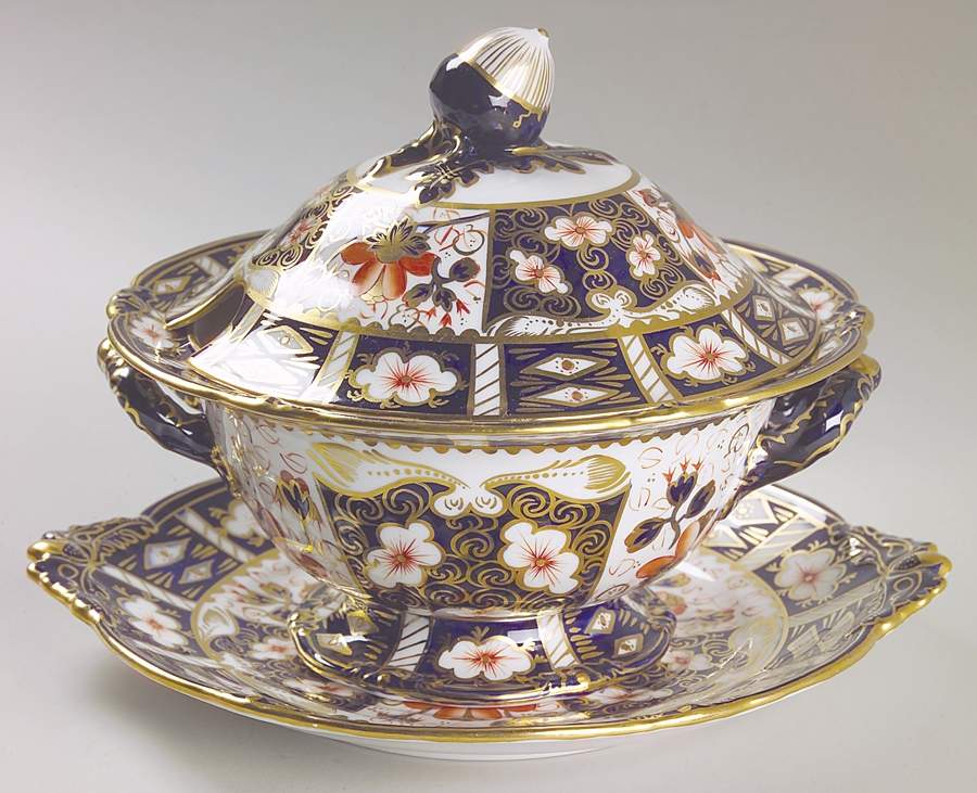 Traditional Imari Sauce Boat & Lid & Underplate by Royal Crown Derby-1