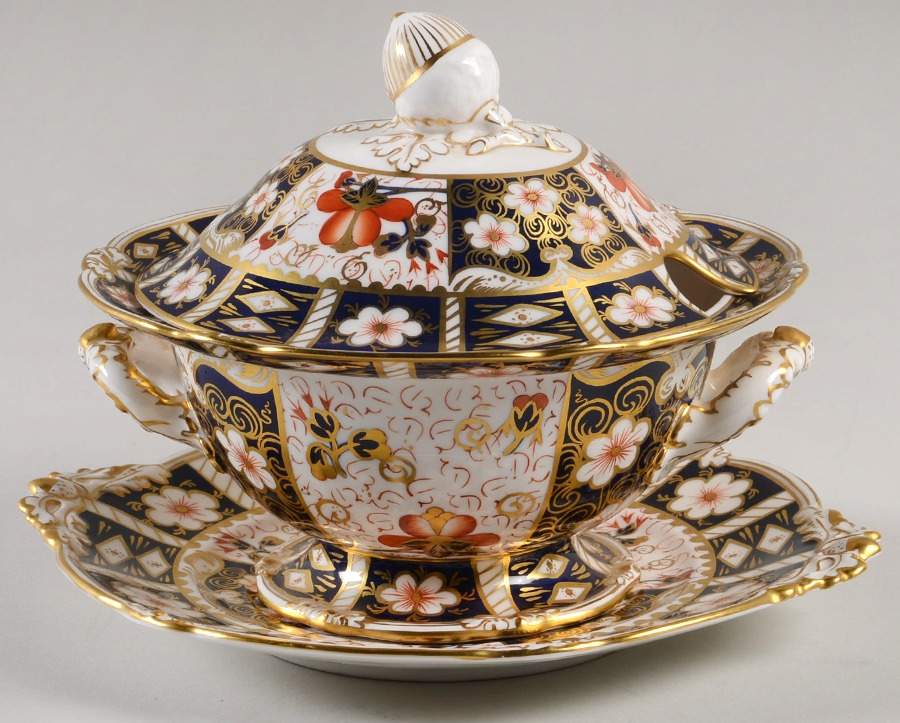 Traditional Imari Sauce Boat & Lid with Underplate by Royal Crown Derby-1