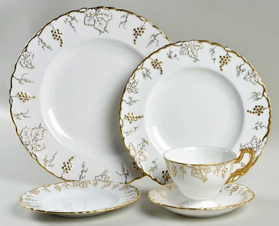 Vine Gold 40  Piece Estate Set by Royal Crown Derby-1
