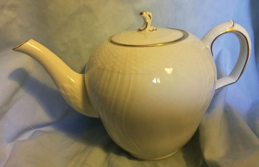 21 (Embossed Swirl Rim) Teapot & Lid by Royal Copenhagen-1