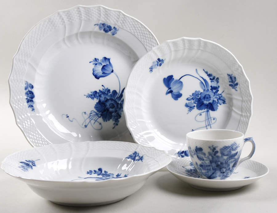 Blue Flowers Curved) 40  Piece Estate Set by Royal Copenhagen-1