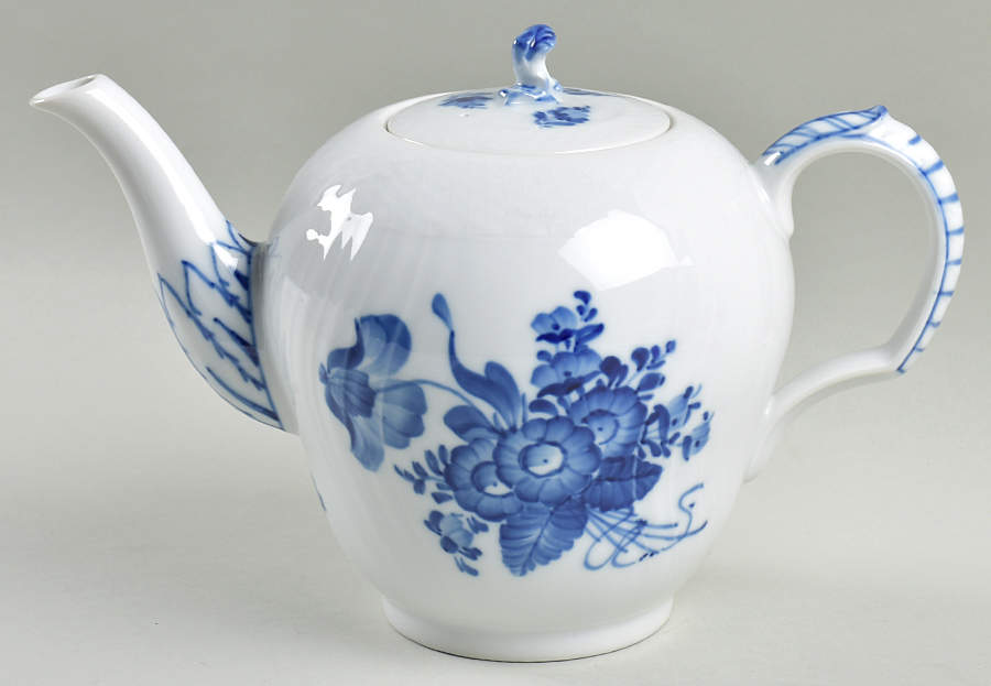 Blue Flowers Curved) Teapot & Lid by Royal Copenhagen-1