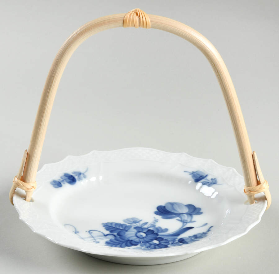 Blue Flowers Curved) 5 3/8"-5 5/8" Bamboo Handled Serving Plate  HC by Royal Copenhagen-1