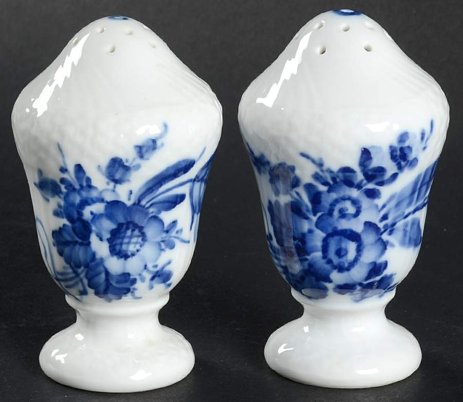 Blue Flowers Curved) Salt & Pepper Set by Royal Copenhagen-1