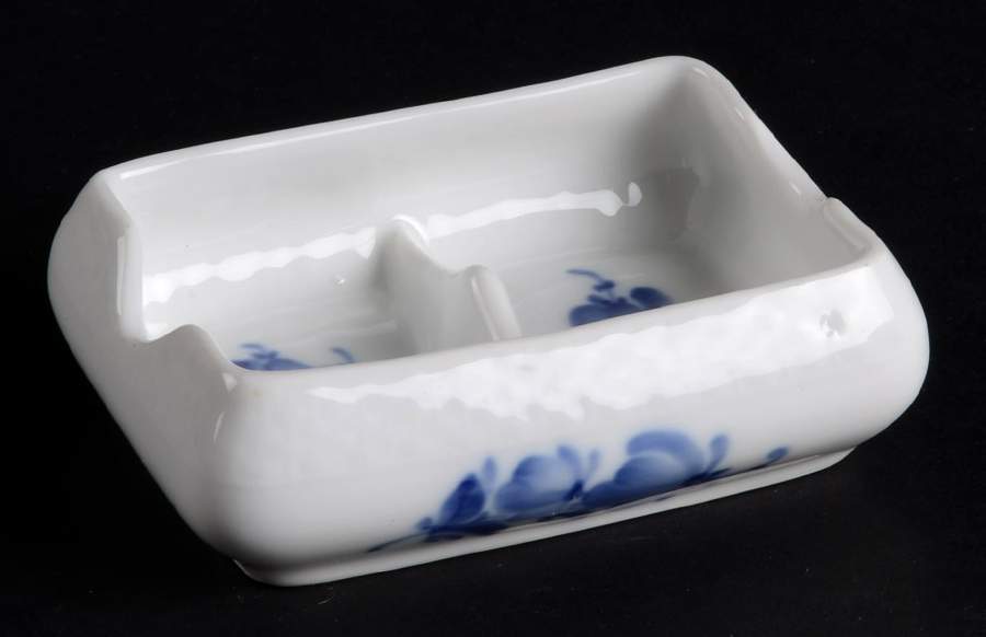 Blue Flowers Curved) Small Ashtray by Royal Copenhagen-1