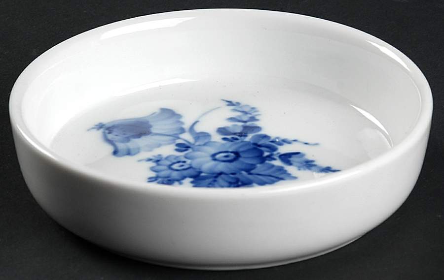 Blue Flowers Curved) 7 Piece Lazy Susan Center Section Only by Royal Copenhagen-1